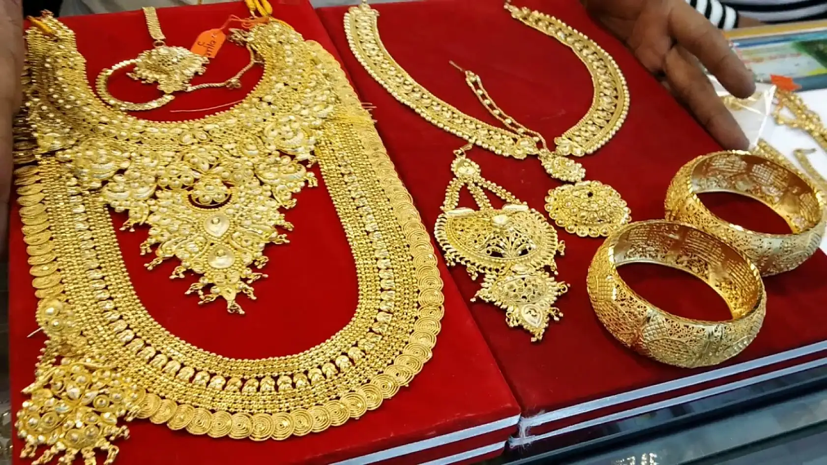 Fed'in faiz indirimi altın piyasasında dalgalanma yarattı! İşte güncel fiyatlar…