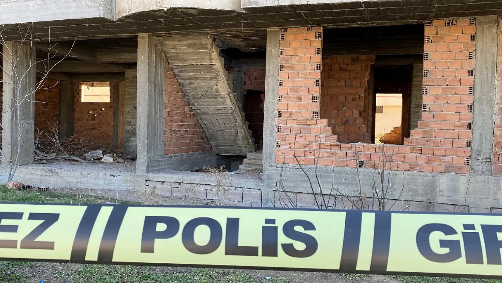 Konya'da 4 Gündür Kayıp Olan Genç İnşaatın Bodrumunda Ölü Bulundu