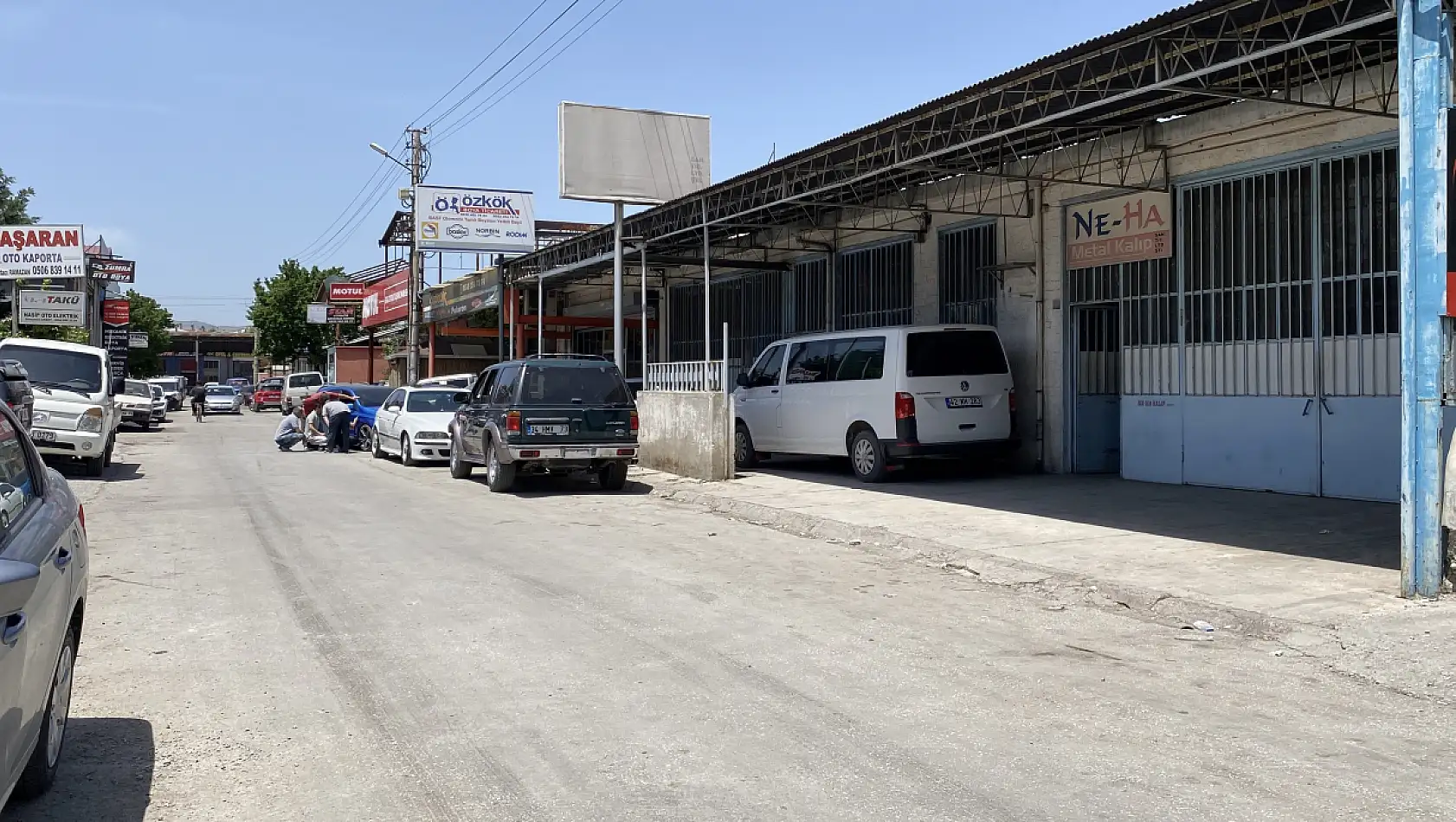 Konya'da Tehlikeli Anlar: Vincin Kancasına Bağlanıp Havaya Kaldırıldı