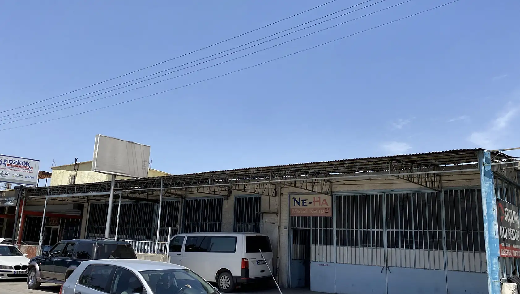 Konya'da Tehlikeli Anlar: Vincin Kancasına Bağlanıp Havaya Kaldırıldı