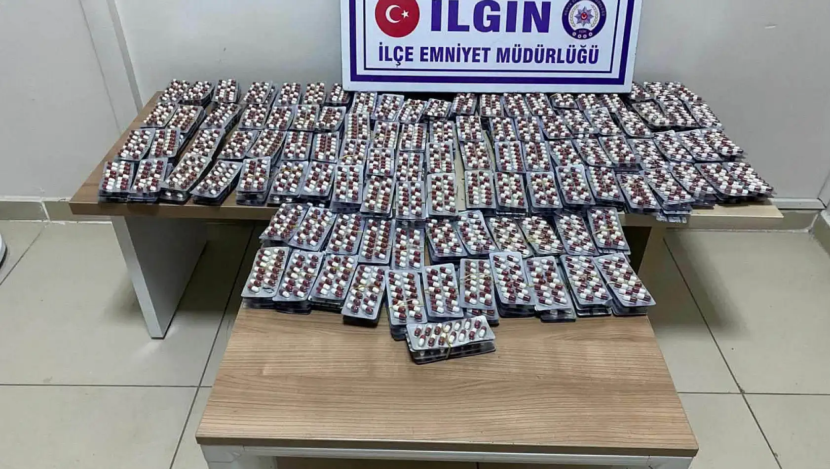 ILGIN VE ÇUMRA'DA UYUŞTURUCU OPERASYONLARI: 40 BİNİ AŞKIN SENTETİK HAP ELE GEÇİRİLDİ, 5 KİŞİ TUTUKLANDI