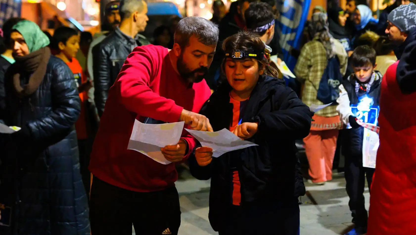 Konya'da aileler gece oryantiringi heyecanını yaşadı.