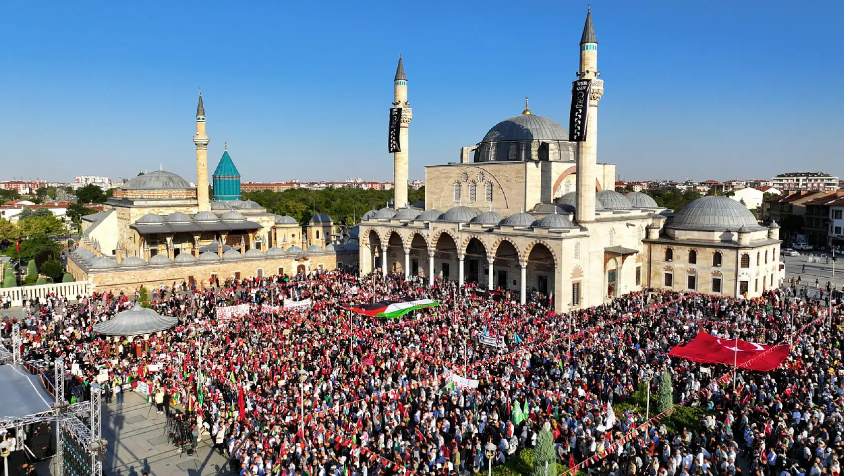 Konya Mevlana Meydanı'nda Gazze İçin Büyük Buluşma