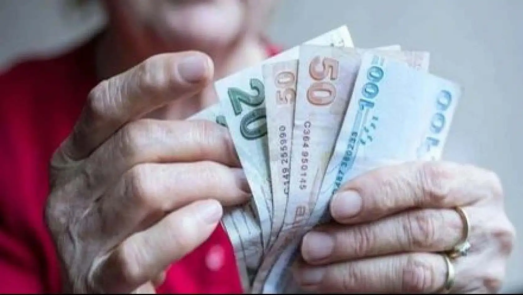 Zamlı maaşlar yolda! Emekliler hangi tarihlerde ne kadar alacak?