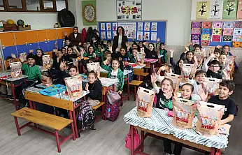Başkan Altay 31 Ilçedeki 220 Bin Çocuğa Şivlilik Mutluluğu Yaşatti