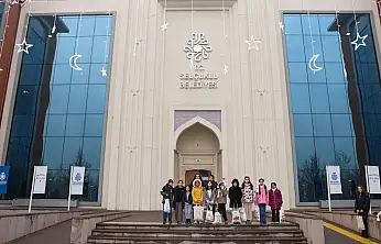 Binlerce çocuk belediyeye akın etti Selçuklu Belediyesi Hizmet Binasi'Nda Şivlilik Coşkusu