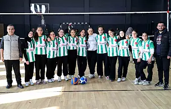 Ortaokullar Arasi Dostluk Ve Kardeşlik Voleybol Turnuvasi Başladi