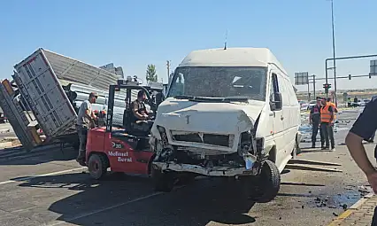 Aksaray-Konya Yolunda Trafik Kazası! Minibüs Takla Attı