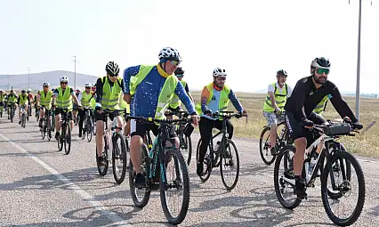 Bisikletseverler Konya Büyükşehir'in yeni tarihi rotasında pedal çevirdi