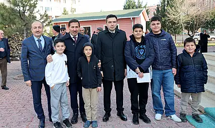 Cengiz Ayhan, Hasan Kılca Ve Turan Kayacilar Ulubatli Hasan Mahallesinde Vatandaşlarla Buluştu