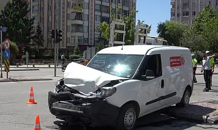 Konya'da hatalı dönüş kazası: 3 yaralı
