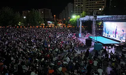 Konyalılar Akın Etti: Kalehan Ecdat Bahçesi'nde Naim Süleymanoğlu ile Nostalji Gecesi Yaşandı