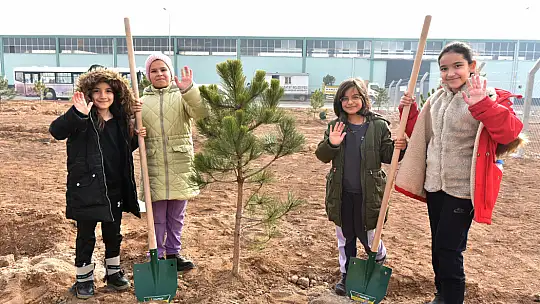 Karatay Belediyesi'nden Ağaç Dikme Etkinliği