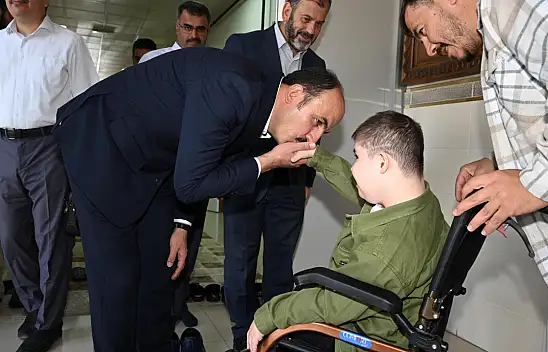 Başkan Altay minik Kur'an talebelerine eğitim seti dağıttı
