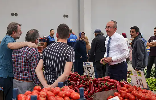 Başkan Kavuş pazarda vatandaşlarla bir araya geldi