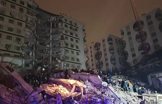 Depremde can kaybı bin 762'ye yükseldi