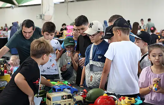 Konya'da Çocuklar Ticareti Öğrendi: 2. El Oyuncak Pazarı'nda Hem Eğlendiler Hem Kazandılar
