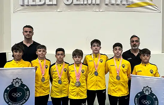 Karatay'ın gençleri kupayla dönüyor