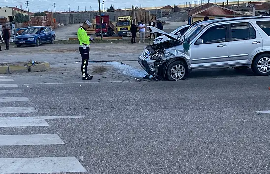 Konya'da 2 araç çarpıştı: Çok sayıda yaralı var!