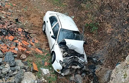 Konya'da Araç Köprüden Uçtu, 4 Kişi Yaralandı