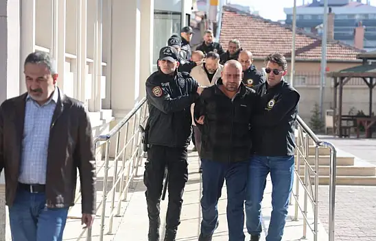 Konya'da çöken bina soruşturmasında 6 kişi adliyeye sevk edildi