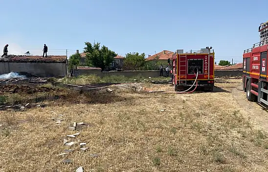 Konya'da Korku Dolu Anlar: Hayvanların Olduğu Samanlık Yandı