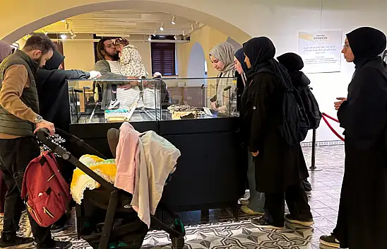 Konya'da Mukaddes Emanetler Sergisi'ne yoğun ilgi: Ziyaret saatleri artırıldı!