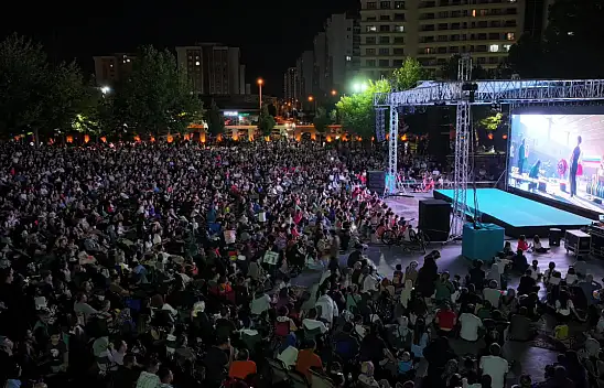 Konyalılar Akın Etti: Kalehan Ecdat Bahçesi'nde Naim Süleymanoğlu ile Nostalji Gecesi Yaşandı