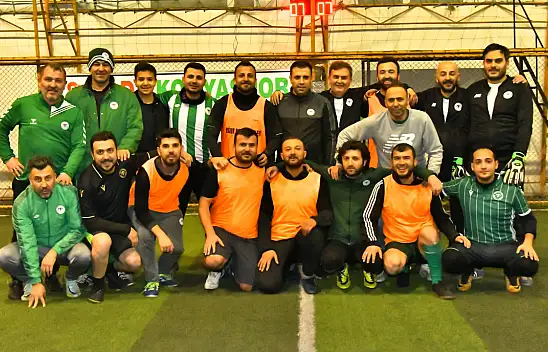 Konyaspor yönetimi ve taraftarlar halı saha maçı yaptı