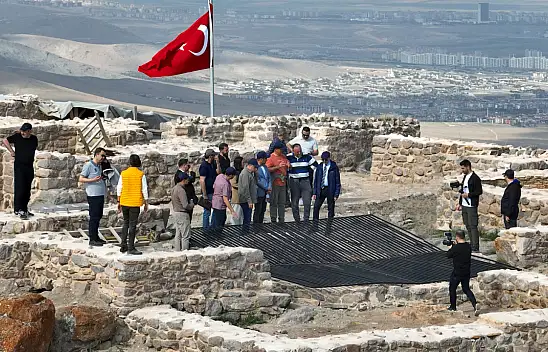 Selçuklu Belediyesi, Takkeli Dağ'ın zirvesinde tarihi gün yüzüne çıkarıyor