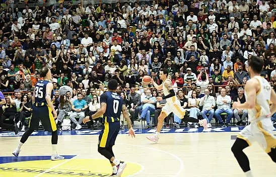 Selçuklu'da basketbol coşkusu: Konya seriyi eşitledi