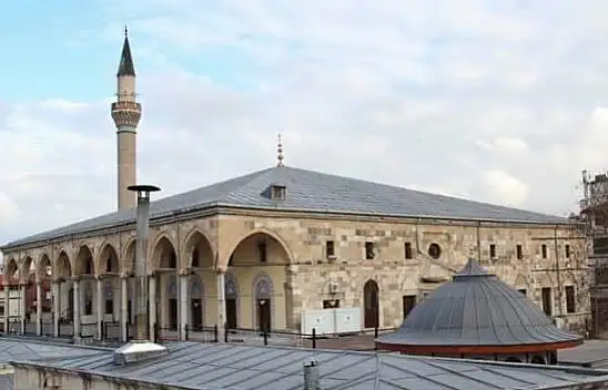 Konya'da Tüm Camilerde Yangınlar ve Şehitler İçin Eller Semaya Açıldı