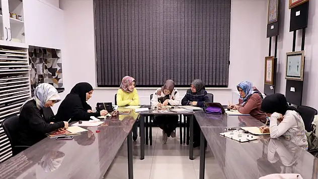 Ali Ulvi Kurucu Gençlik Merkezi'nde Eğitimler Sürüyor