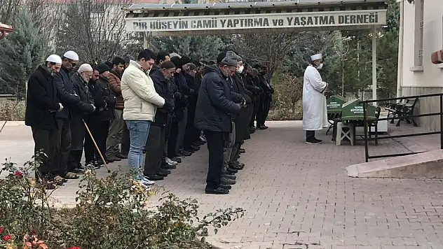 Babaları tarafından öldüren kız kardeşler toprağa verildi