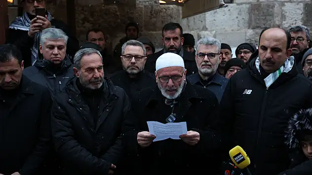 Başkan Altay, Filistin'E Destek Için Yeni Yilin Ilk Sabah Namazinda Konyalilarla Buluştu