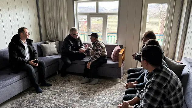 Başkan Ustaoğlu'ndan evi yanan aileye ziyaret