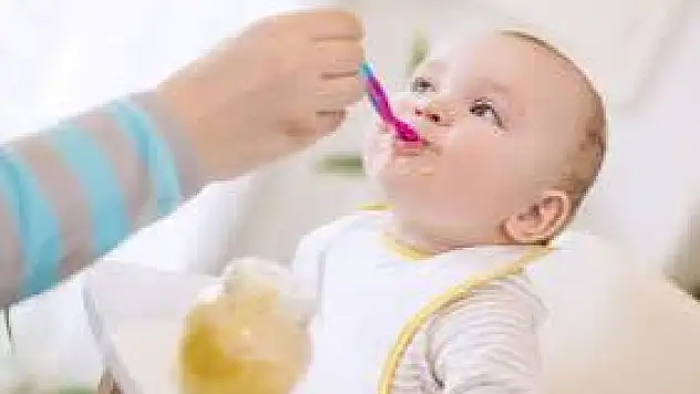 Bebeklerin sağlığı için şekeri kesinlikle yedirmeyin!