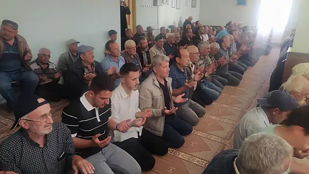 Beyşehir'de çiftçiler yağmur duasına çıktı