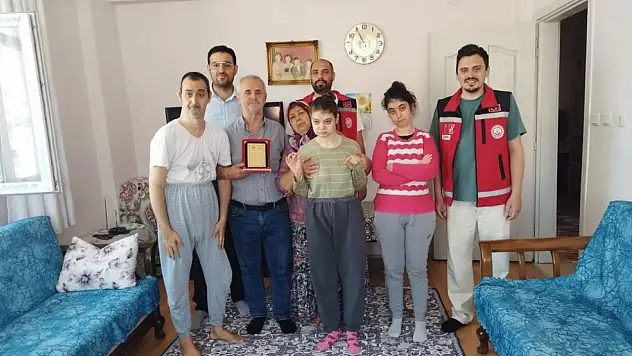 Beyşehir'de yarım asırlık evli çifte teşekkür plaketi verildi