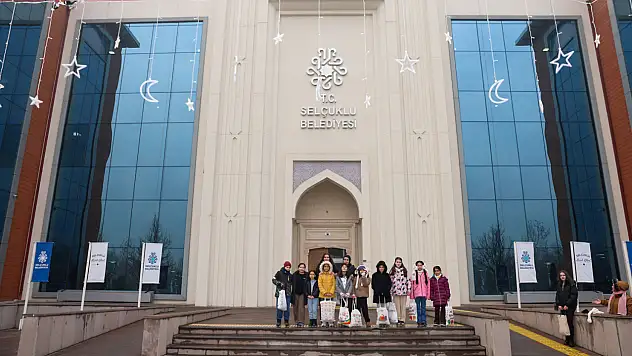 Binlerce çocuk belediyeye akın etti Selçuklu Belediyesi Hizmet Binasi'Nda Şivlilik Coşkusu