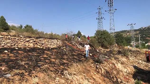 Bozkır'da otluk alanda çıkan yangın paniğe neden oldu