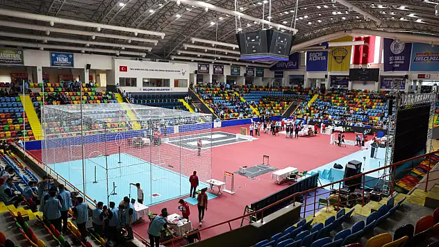 Genç mucitler TEKNO-SEL 2025'te yeteneklerini sergiliyor