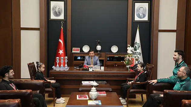 Karatay Belediyespor Masa Tenisi Takımı başarılarını Başkan Kılca ile paylaştı