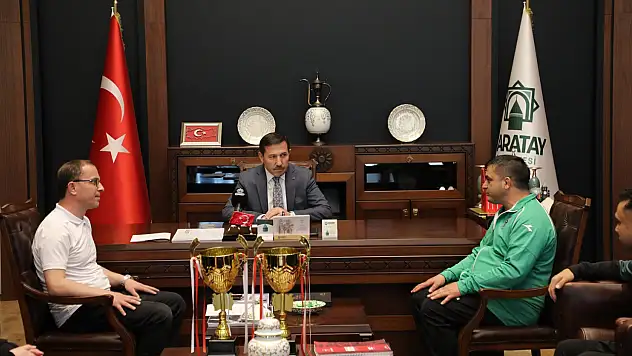 Karatay Belediyespor'un işitme engelli güreşçileri madalyaya doymadı