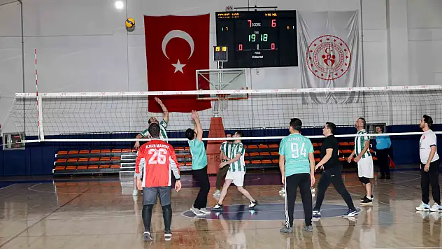 Karatay'da birimler arası voleybol turnuvası başladı