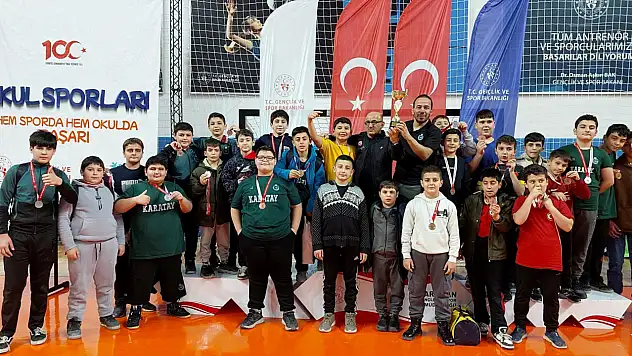 Karatay'ın Pehlivanları Kahramanmaraş'ta Devleşti: Takım Halinde İkincilik Kürsüsündeler!