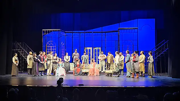 Klasikler Konyalılarla buluşmaya devam ediyor: Gogol'un 'Müfettiş'i' sahnede