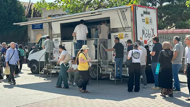 Konya Büyükşehir Belediyesi YKS'ye giren öğrencilerin ailelerine ikramlarla bulundu