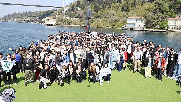 Konya'da başladı, İstanbul'da zirveye ulaştı: Binlerce genç bu yolculuğa katıldı