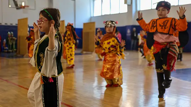 Konya'da  Halk Oyunları Şenliği büyüledi!